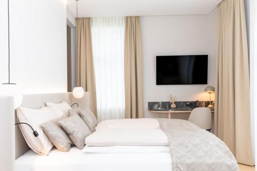 Suite with Lake View