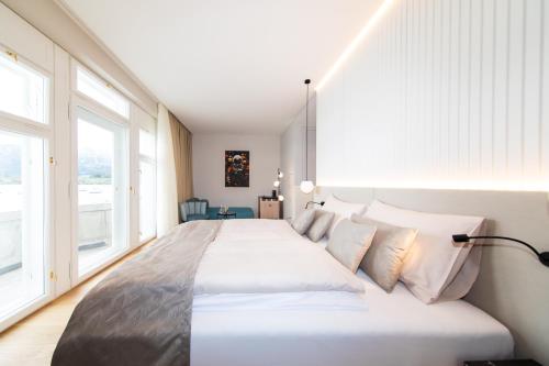 Suite with Lake View