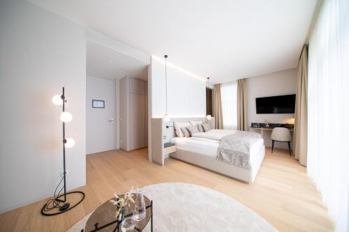 Suite with Lake View