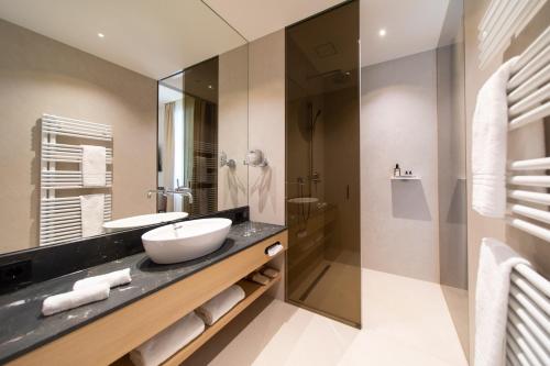 Suite with Lake View
