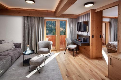 Suite with Mountain View