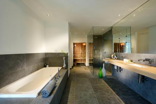 Wellness Suite with Balcony