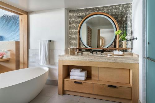 Oceanfront Suite - Top Floor/Club Lounge Access