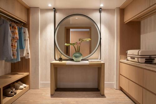 One-Bedroom Ali'i Suite - High Floor/Club Lounge Access
