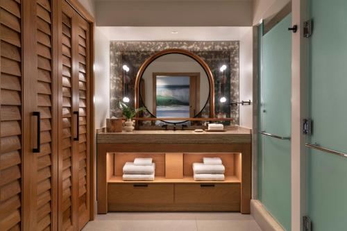 One-Bedroom Ali'i Suite - High Floor/Club Lounge Access