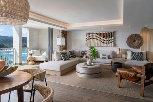 One-Bedroom Ali'i Suite - High Floor/Club Lounge Access