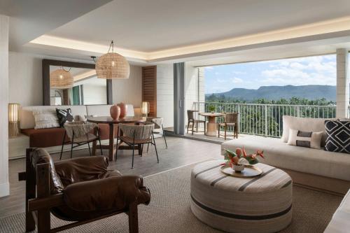 One-Bedroom Ali'i Suite - High Floor/Club Lounge Access