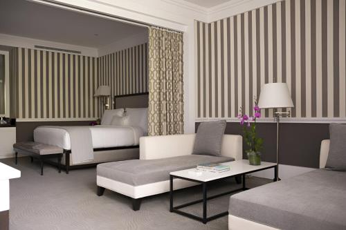 Suite with Mountain View
