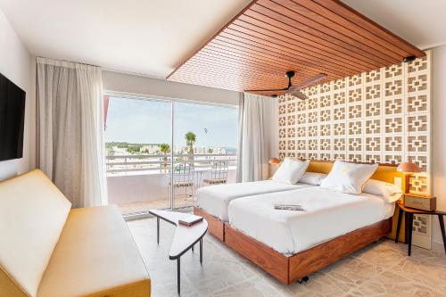 Junior Suite With Pool View