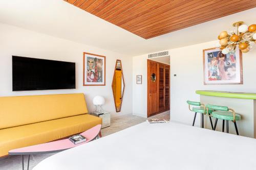Junior Suite With Pool View