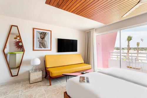 Junior Suite With Pool View