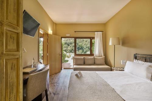 Two Connecting Double Rooms with Garden View