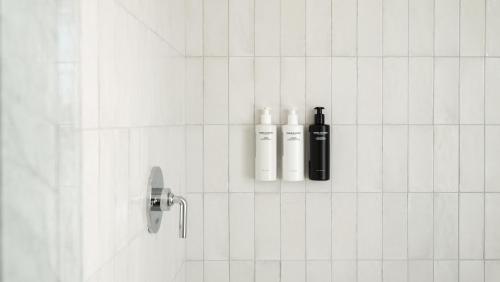 King Room with Roll in Shower - Disability Access