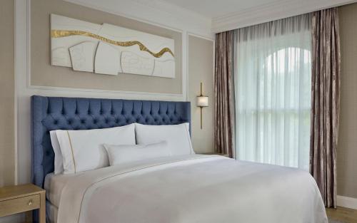 Superior Heritage Deluxe King Room with City View