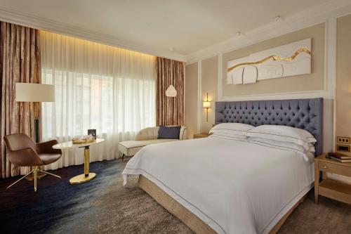 Superior Heritage Deluxe King Room with City View