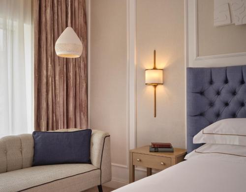 Superior Heritage Deluxe King Room with City View