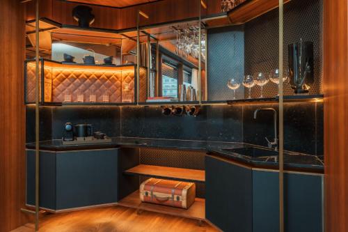 Thompson Suite with Terrace