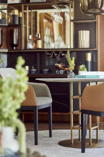 Thompson Suite with Terrace