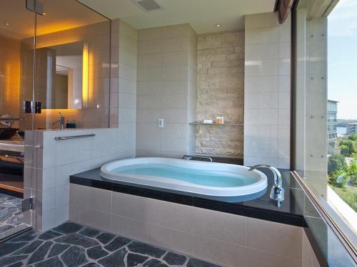 Superior Twin Suite (3 Adults) - Non-Smoking	