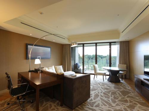 Superior Twin Suite (3 Adults) - Non-Smoking	