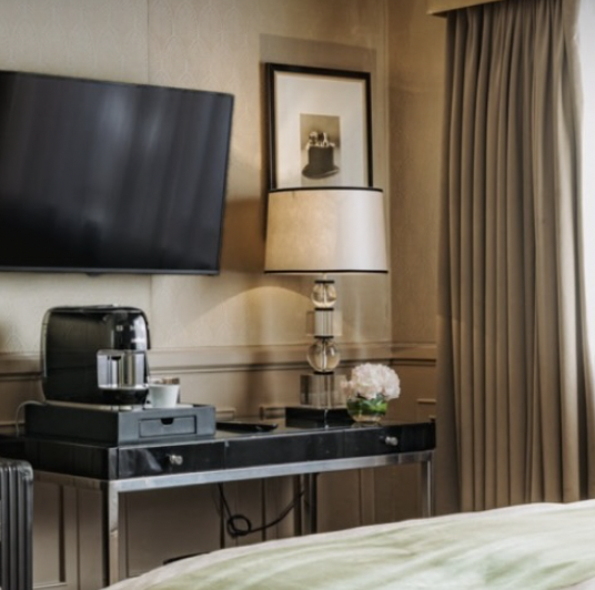Deluxe One Bedroom Suite