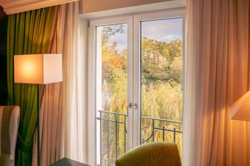 Executive Twin Room with Lake View