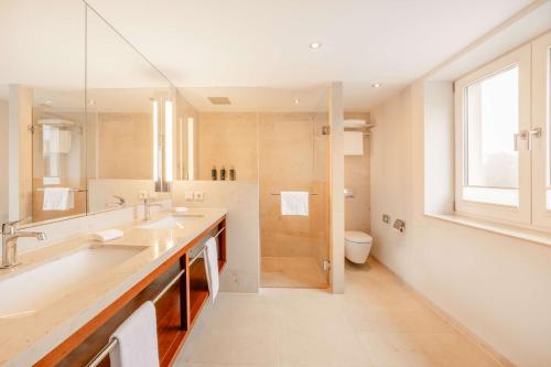 Executive Twin Room with Lake View