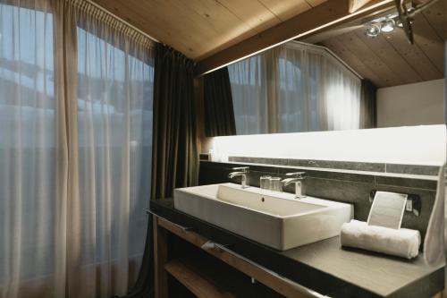 Suite with Mountain View