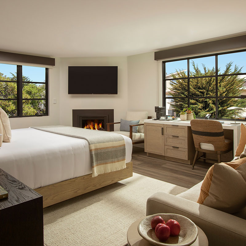 Junior King Suite w/ Fireplace
