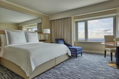 King Room with Lake View -  Disability Access