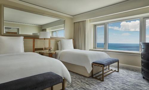 Double Room with Two Double Beds and Lake View