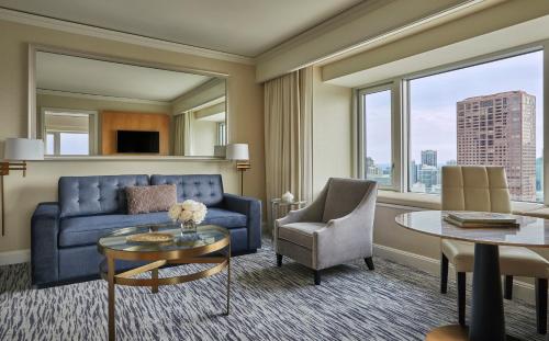 Executive King Suite with Lake View