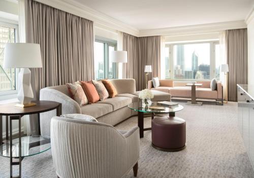 Deluxe One Bedroom King Suite