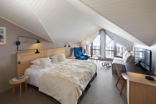 Privilege Family Room
