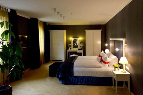 Suite with Lake View