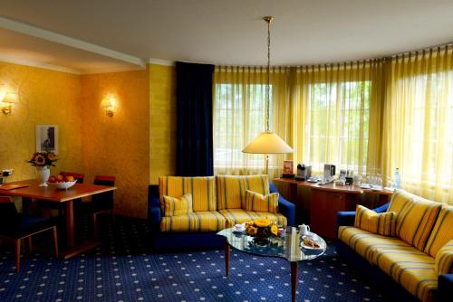 Suite with Lake View