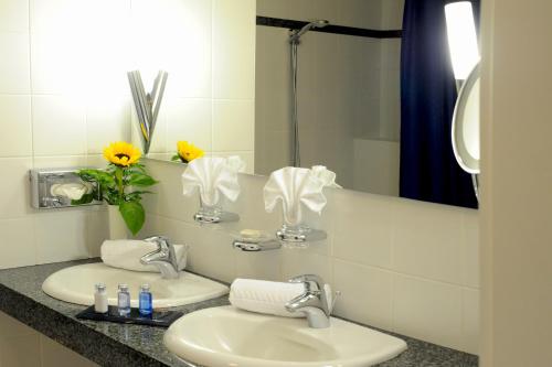 Suite with Lake View