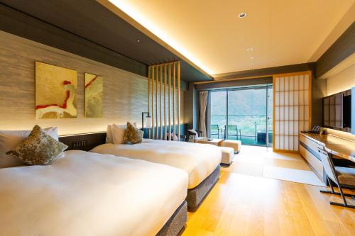 West Wing Upper Floor-Twin Room with Open-Air Bath Japanese Style /  Japanses Dinner Entry 17:00～18:00