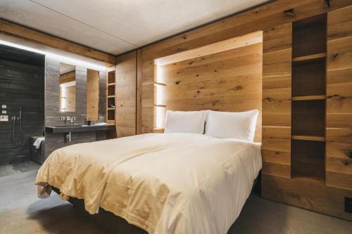 One-Bedroom Apartment with View