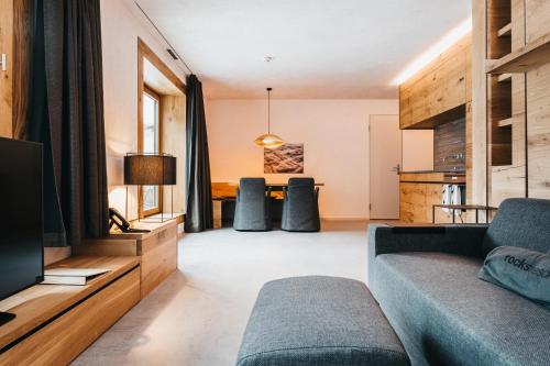 One-Bedroom Apartment with View
