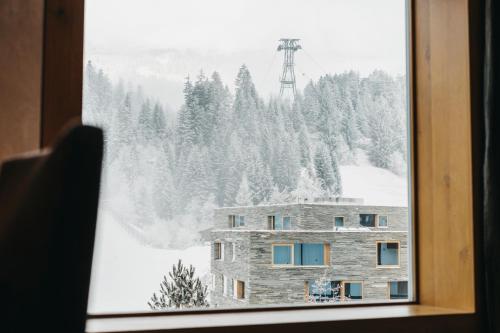 Two-Bedroom Apartment with Mountain View