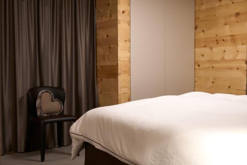 One-Bedroom Deluxe Apartment