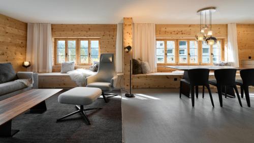 One-Bedroom Deluxe Apartment