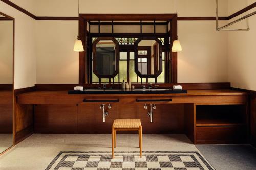 Luxury Villa​​ and Open-Air Bath