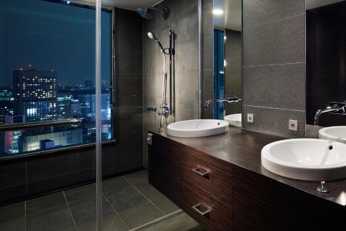 Exective Wide King Room