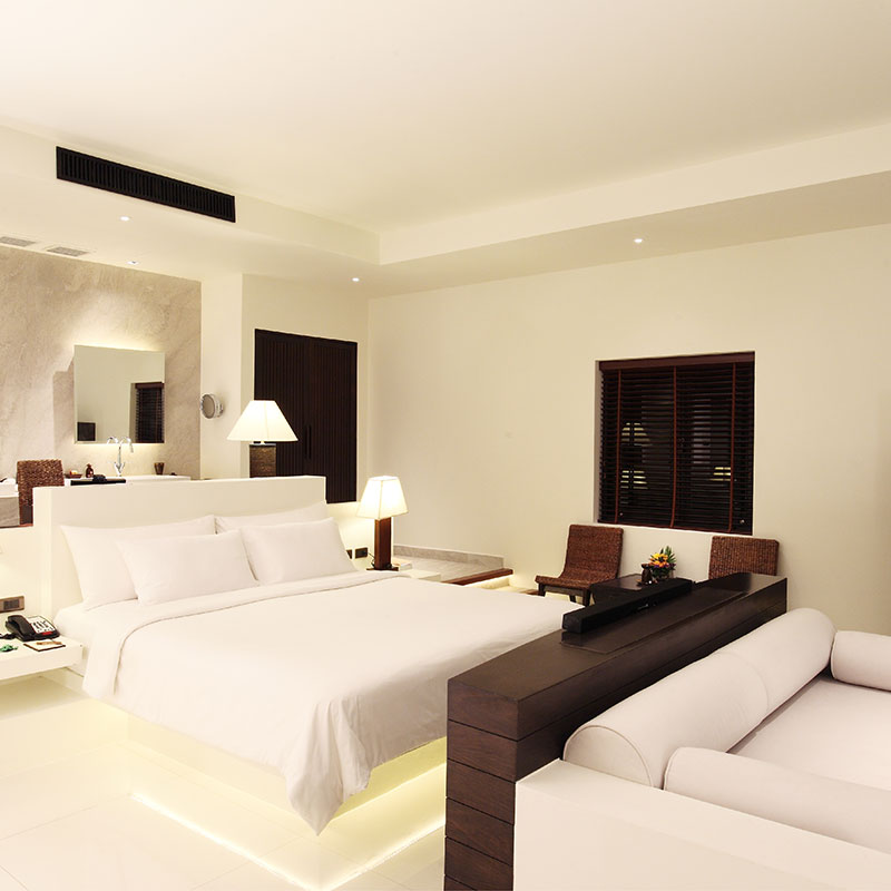 Grand Pool Suite Beachfront
