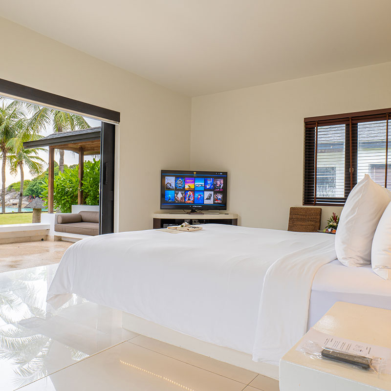 Grand Deluxe Pool Villa Beachfront