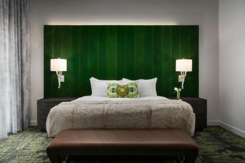 King Room with Falls View - Hearing Accessible