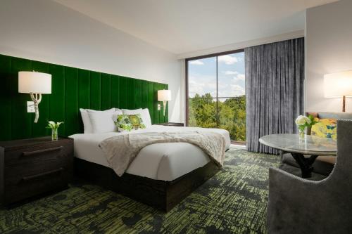 King Room with Falls View - Mobility Accessible with Tub
