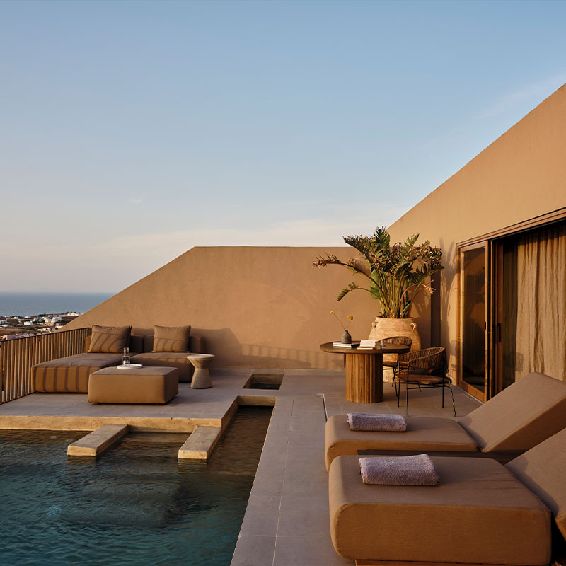 OASIS SUITE WITH INFINITY POOL